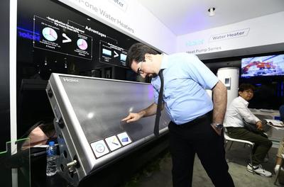 海爾廣交會展出世界首個無水箱太陽能熱水器，引領(lǐng)日用家電零售創(chuàng)新